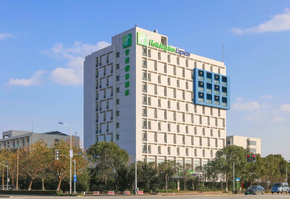 Holiday Inn Express Shanghai Pudong Airport by IHG
